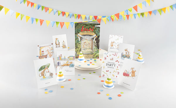 Die Papeterie-Kollektion von Anna Just passend zum Buch: Luzi feiert Geburtstag, bestehend aus Einladungs- und Glückwunschkarten mit bunten und liebevollen Motiven der kleinen Waldmaus aus dem Buch.