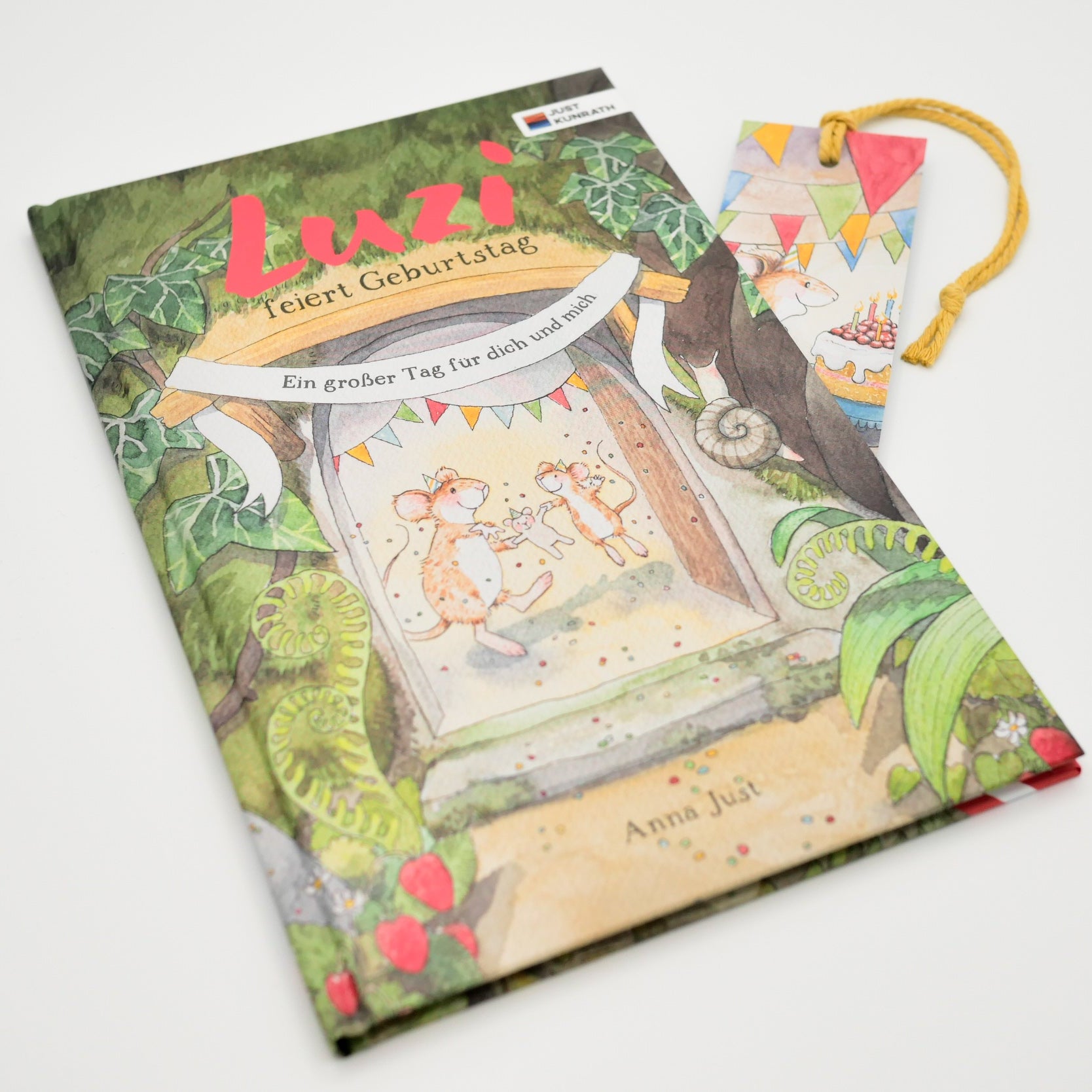 Bilderbuch Cover und Lesezeichen- Luzi feiert Geburtstag - Illustration mit Luzi Waldmaus und ihrem Bruder Geburtstagsfeier Geschenk - nachhaltig 